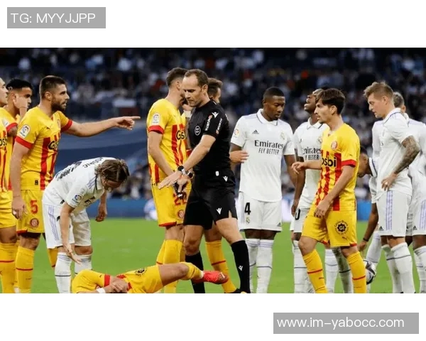 马卡报道皇马对赫罗纳卡雷拉斯或将临时担任中后卫